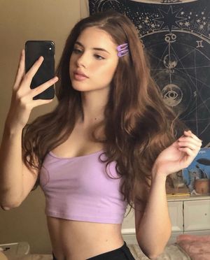 Gorgeous brunette amateur