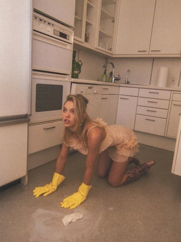 sydney sweeney cleans your floors