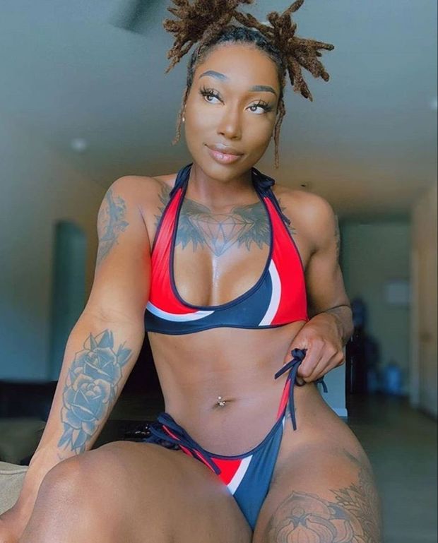 Gorgeous Ebony babe