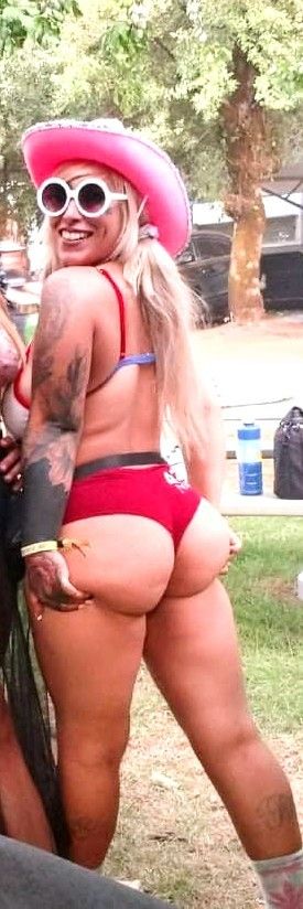 Hot party babe's big ass