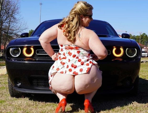 Nice squat by fat ass mature whore