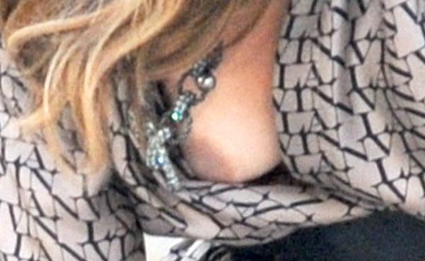 Capezzolo nudo di Jennifer Lopez