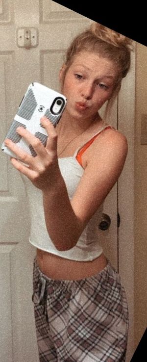 blonde teen mirror selfie