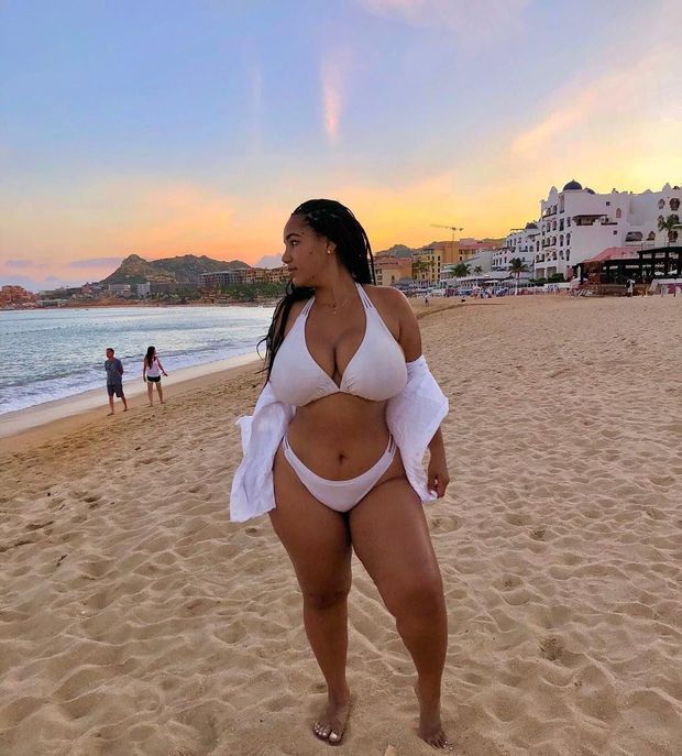 Katelyn Sade at the beach