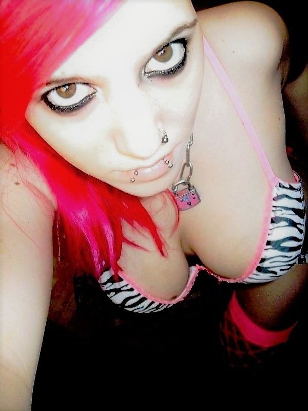amateur emo with pink hair and double d tits