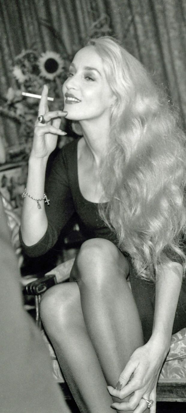 Jerry Hall smoking ❤