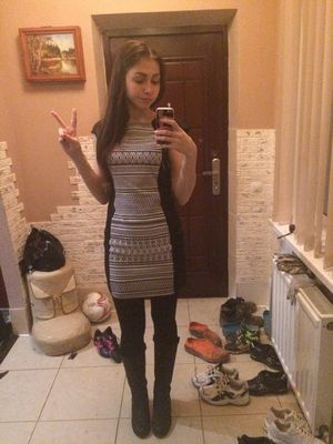 peace sign mirror selfie