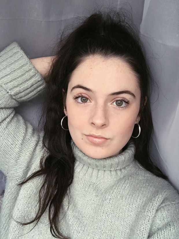 want to cum on her face and sweater