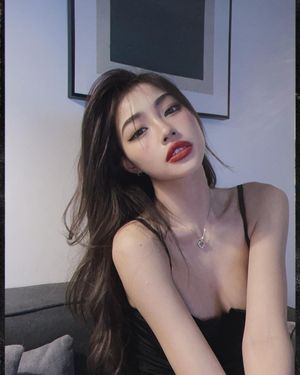 Would love to fuck her pussy mouth.