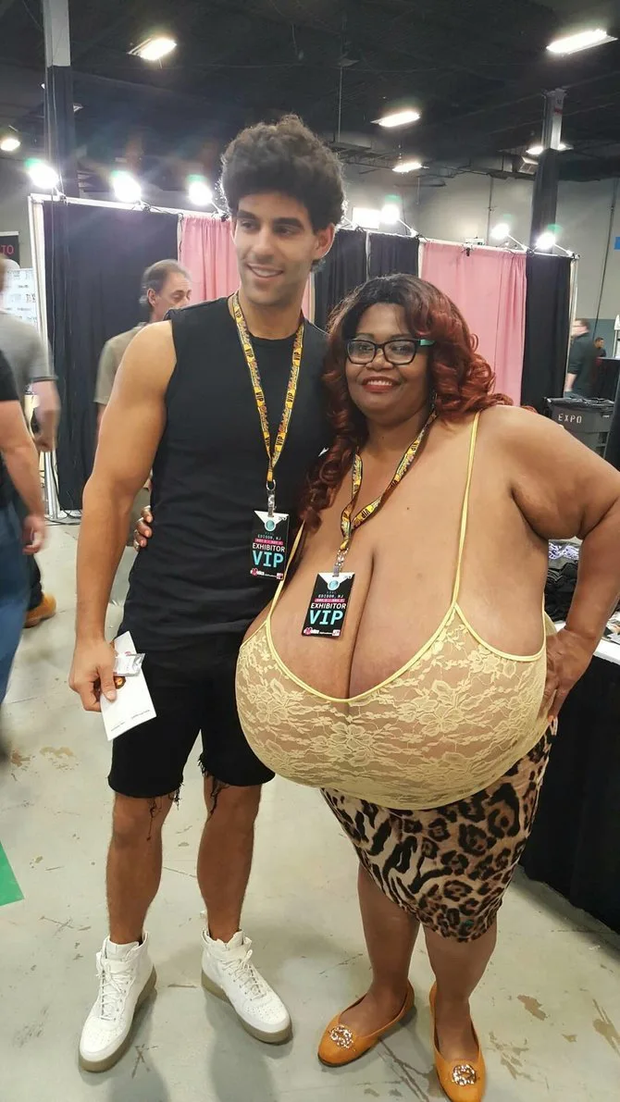 THE BIGGEST NATURAL BREASTS IN THE WORLD, Meeting a regular guy!!!