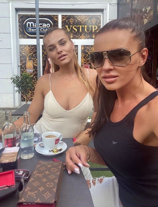 Threesome with sexi babes! ❤️