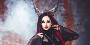 The dark goddess (model: Dani Divine)