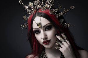 Vampire queen (model: Dani Divine)