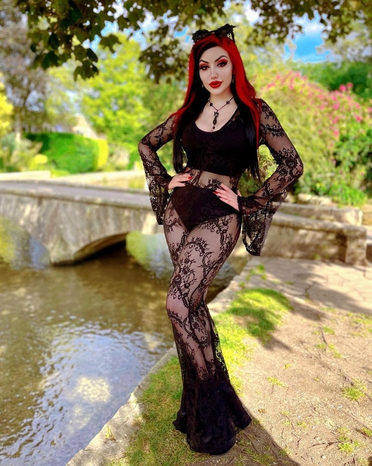 Enchantress (model: Dani Divine)