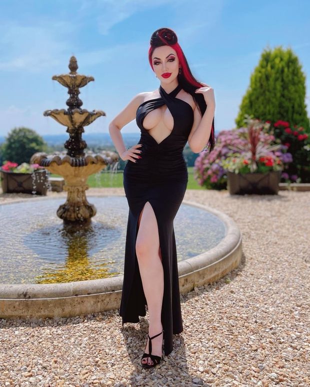 Modern high priestess (model: Dani Divine)