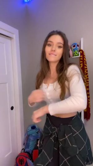 Bounce those tits for us Taya