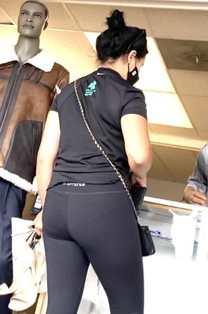 Visible Panty line leggings creepshot