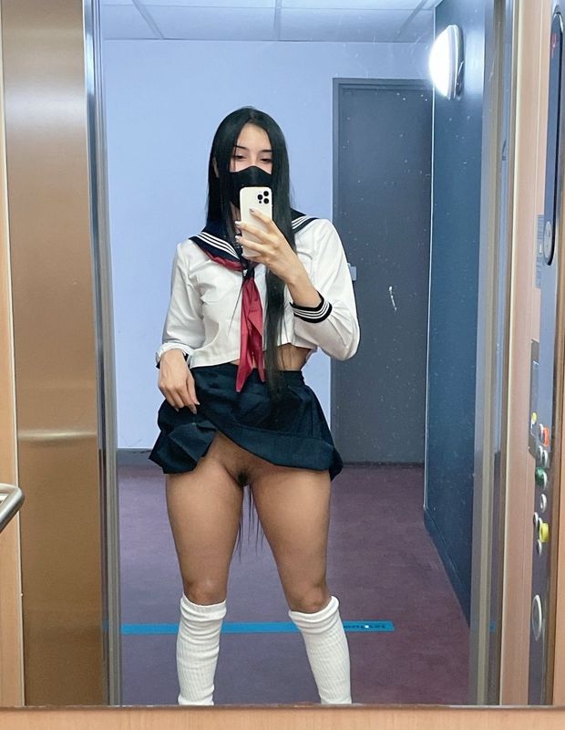 Skirt lift