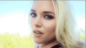 Blondie with a big booty