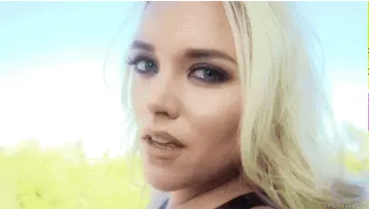 Blondie with a big booty