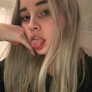 Julianneiwj —Sexy and cute blonde teen