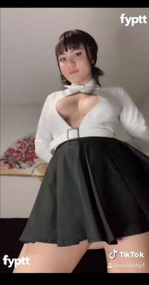 Nude ‘Hai Phut Hon’ dance with perky tits and cute shaved pussy