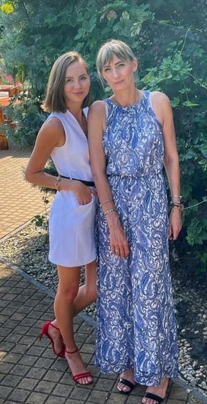 Threesome with sexi mommy and daughter! 8 ❤️