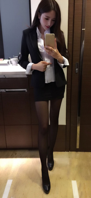 Beautiful office idol selfie