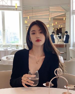 Would love to skull-fuck her face.