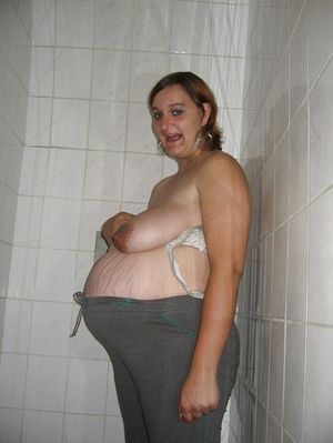 Ugly pregnant in shower - Amor