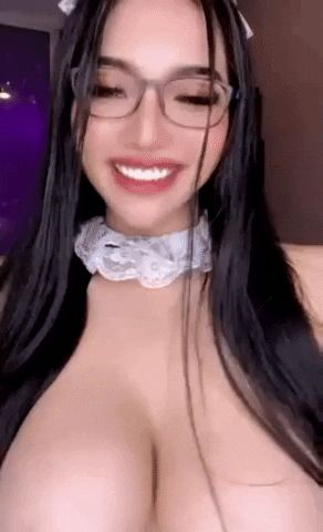 Asian maid reveal big boobs