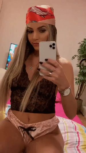 Pretty Honey Trap With Bulge