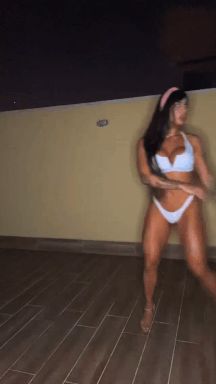 Jully Oliveira ❤️ GIF #1