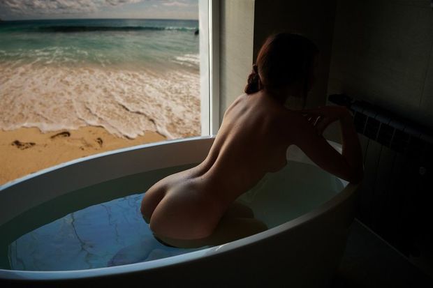 The sea and the bathtube