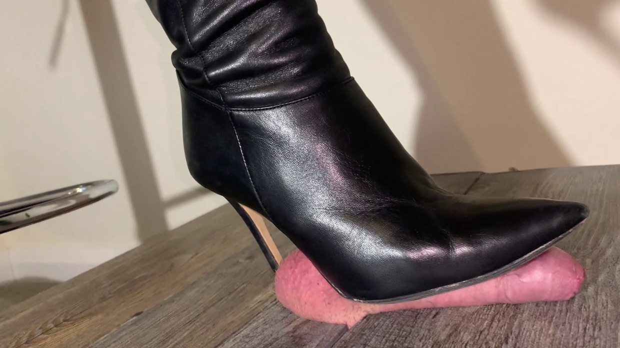 Tight Leather designer Boot