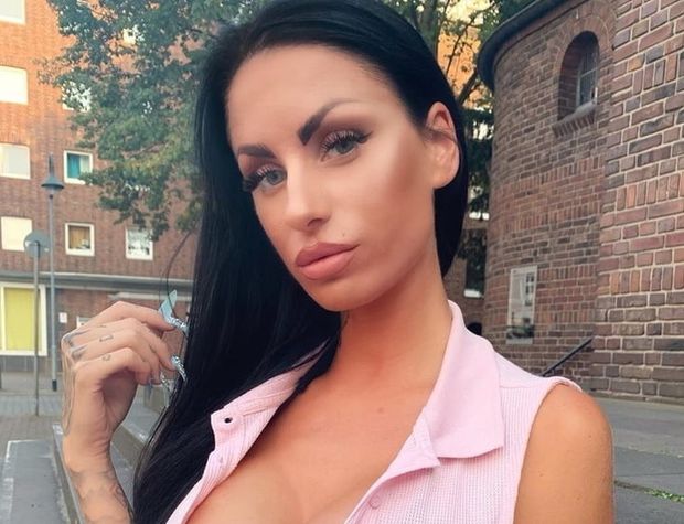 Elisa Albrich big boobs