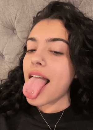 Teen wants all on her mouth