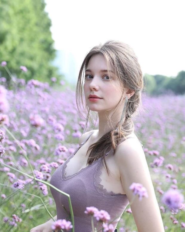 Anastasia Cebulska  ( August 25, 1995 )