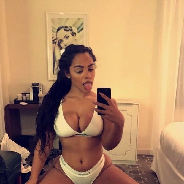 Nu-ski in White bra and panties
