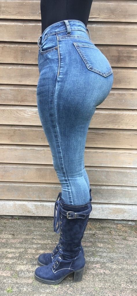 SEXY LONG LEGS AND HIGH HEELS