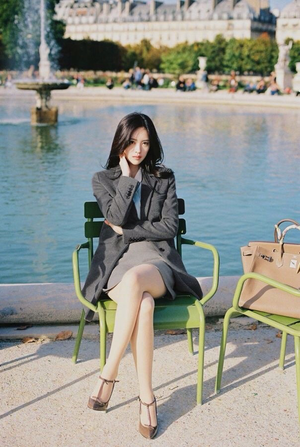 Office idol at the park