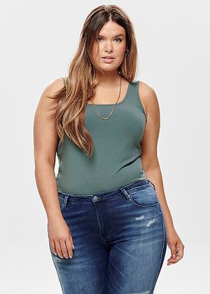 Jeans and tank top beauty