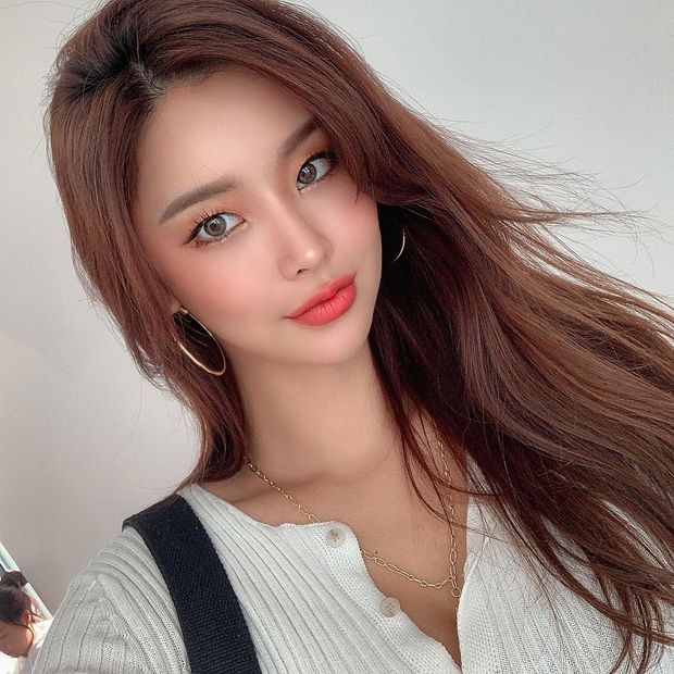 10/10 - Perfect face to skull-fuck her silly.