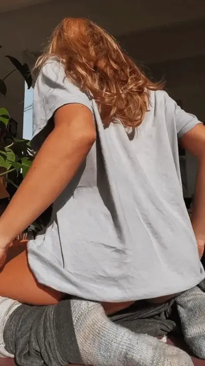Leolulu lifts her shirt to reveal her perfect ass