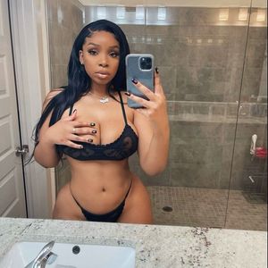 LightSkinKeisha looking sexy in SavageXFenty lingerie