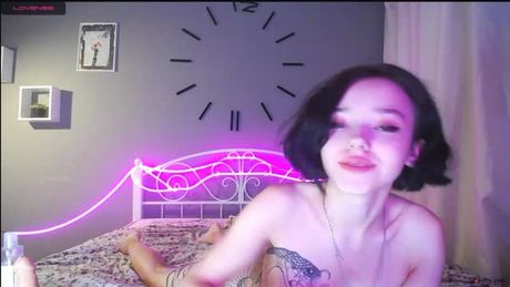 Cute teen with a really sexy snake tattoo waiting for you guys #Teen #Tattoo #ShortHair #Camgirl