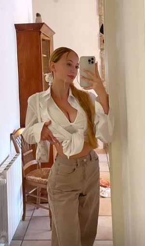 Insta Model Sophia Diamond selfie