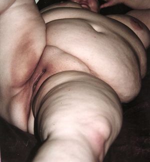 Fat shaved pussy,Mmmm!