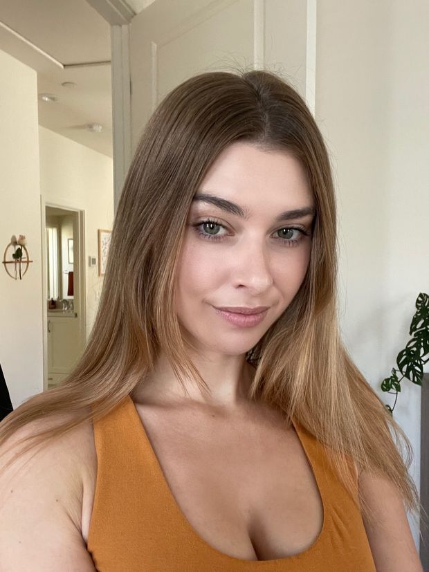 Absolutely beautiful brunette