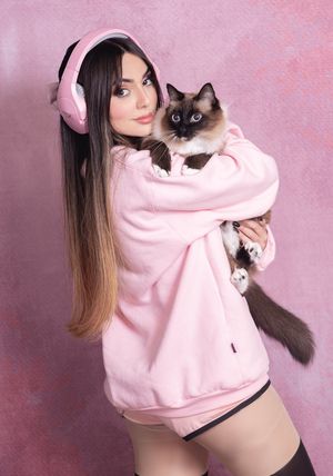 Nyvi Estephan ❤️ Photo #19